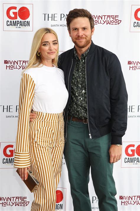 brianne howey spouse|Who Is Ginny & Georgia Star Brianne Howeys Husband, Matt。